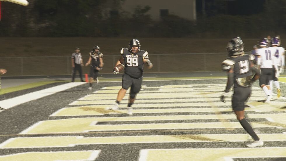Giddings offensive lineman Kevin Ramirez scoring a touchdown.