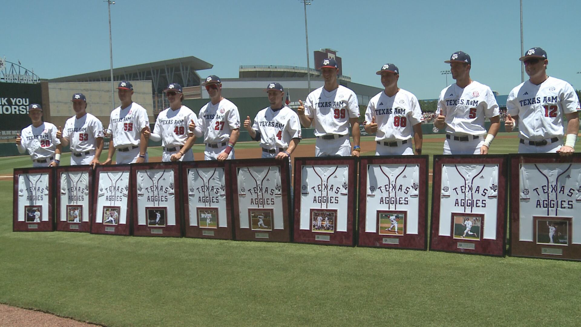 No. 5 Aggies run-rule No. 3 Arkansas behind Ryan Targac's pinch hit on senior day - Vimarsana News