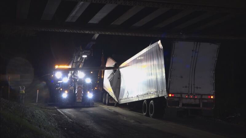 Crash shuts down HW 60 in Burleson County Sunday night