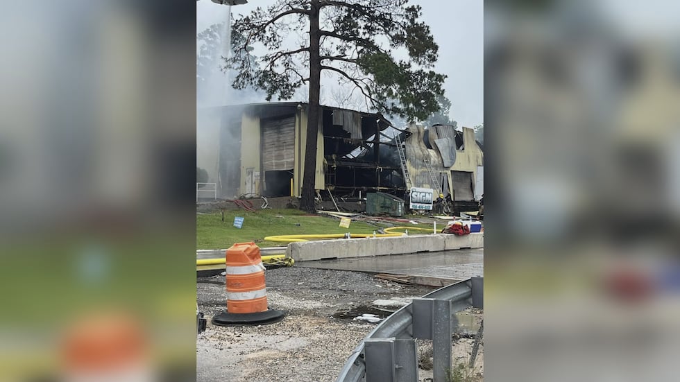 Crews from two counties responded to early morning commercial building fire in Huntsville